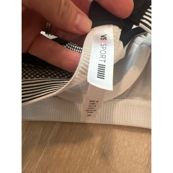 Victorias Secret Sport Women’s Activewear Bra Mesh Black and White Size 32b - Picture 4 of 4